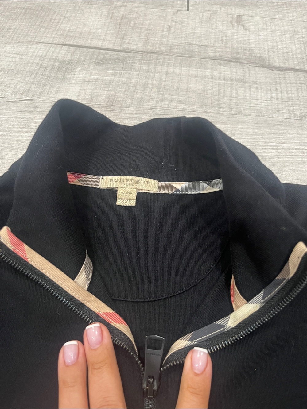 ✨Men’s Burberry Zip top✨